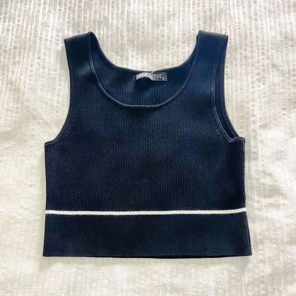 Zyia Black Piping Classy Sweater Tank - Picture 4 of 8